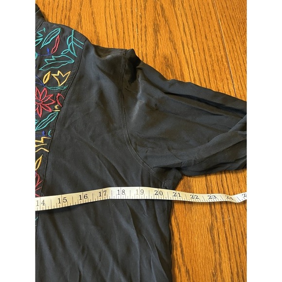 Vtg Womens 100% Silk Floral Embroidered‎ button front Blouse Black Sz Small - Picture 8 of 9